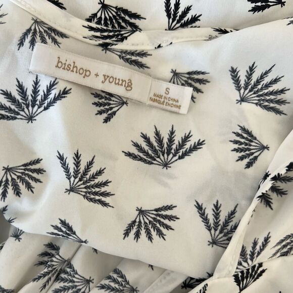 White sleeveless top with black fans design size Small, NWOT - Picture 6 of 6